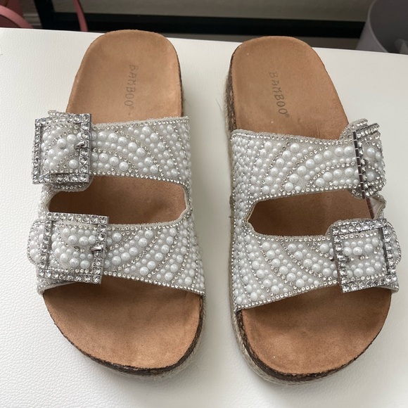 Size 6 woman slides - Picture 3 of 3